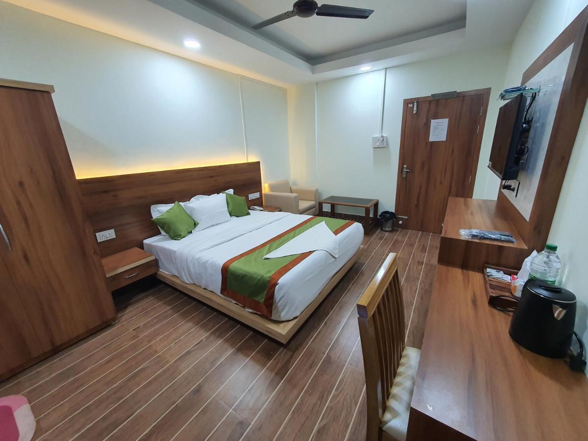 Hotel Deo Volente Sivasagar Экстерьер фото